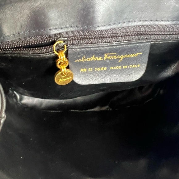 Gorgeous 2-Way Black Ferragamo - Picture 9 of 12